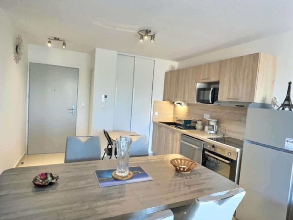 A 150M De La Plage - Coquet Appartement Pour 4 Personnes Vias Buitenkant foto